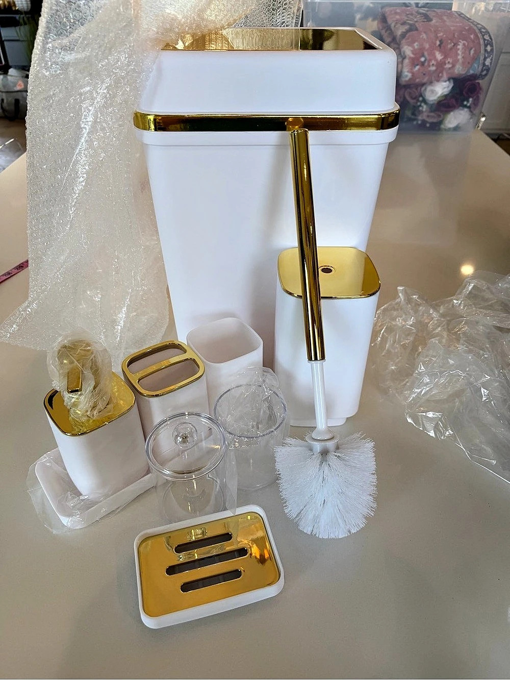 White & Gold Bathroom Accessory Set NWT
